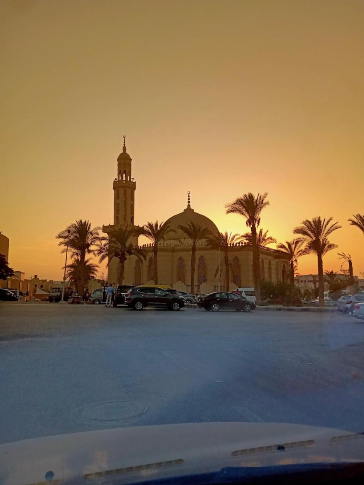شقة في قلب القاهرة الجديدة تطل على شارع التسعين الشمالي ภายนอก รูปภาพ