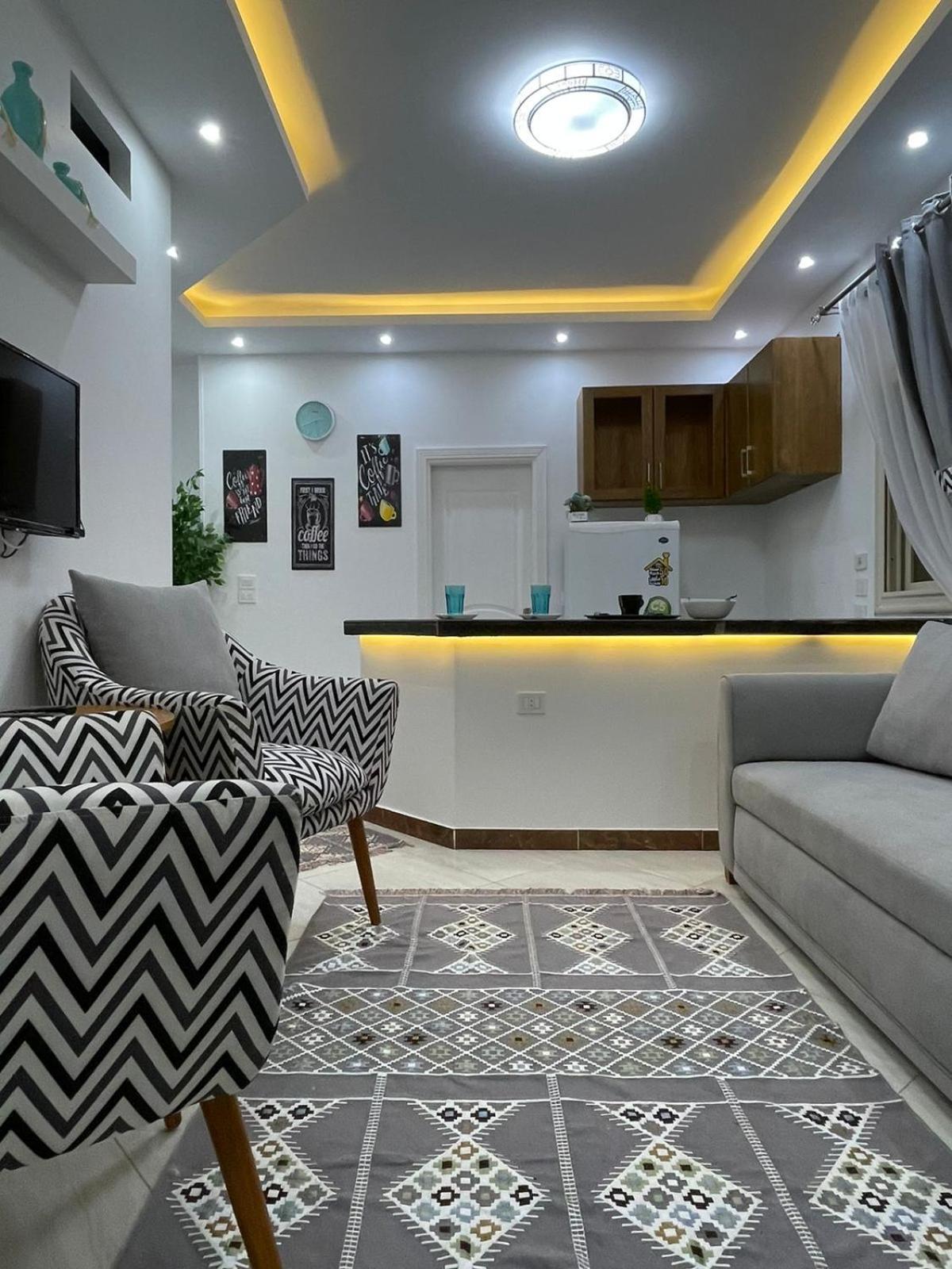 شقة في قلب القاهرة الجديدة تطل على شارع التسعين الشمالي ภายนอก รูปภาพ